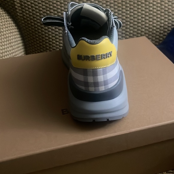 100% authentic (proof of purchase) regular price 790. - Picture 3 of 7